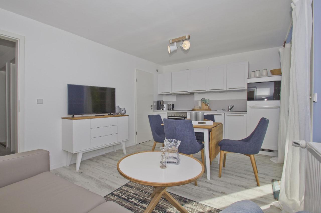 Moderne Ferienwohnung Mit Balkon, Meerblick - Ferienresidenz Zwei Boddenfewo 1-2 Lietzow エクステリア 写真