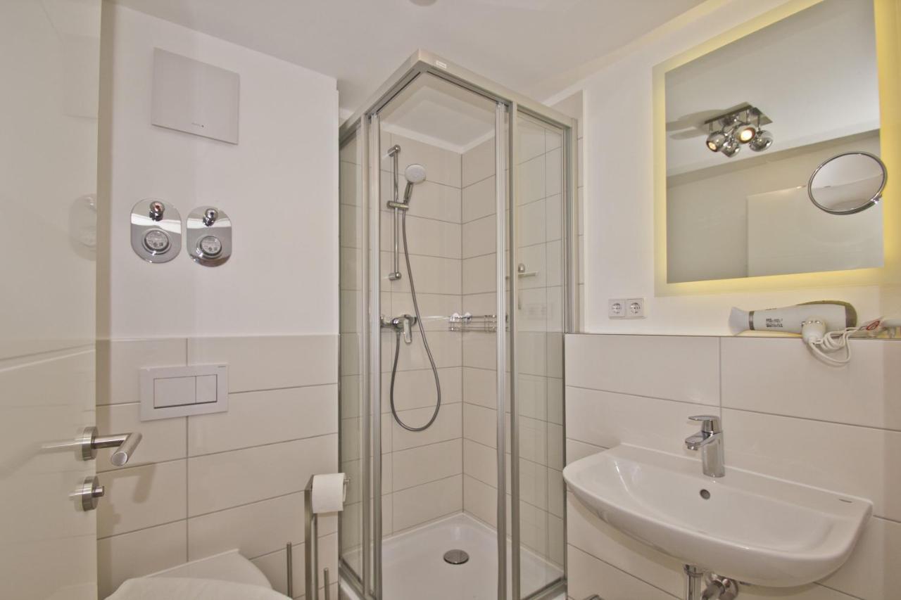 Moderne Ferienwohnung Mit Balkon, Meerblick - Ferienresidenz Zwei Boddenfewo 1-2 Lietzow エクステリア 写真
