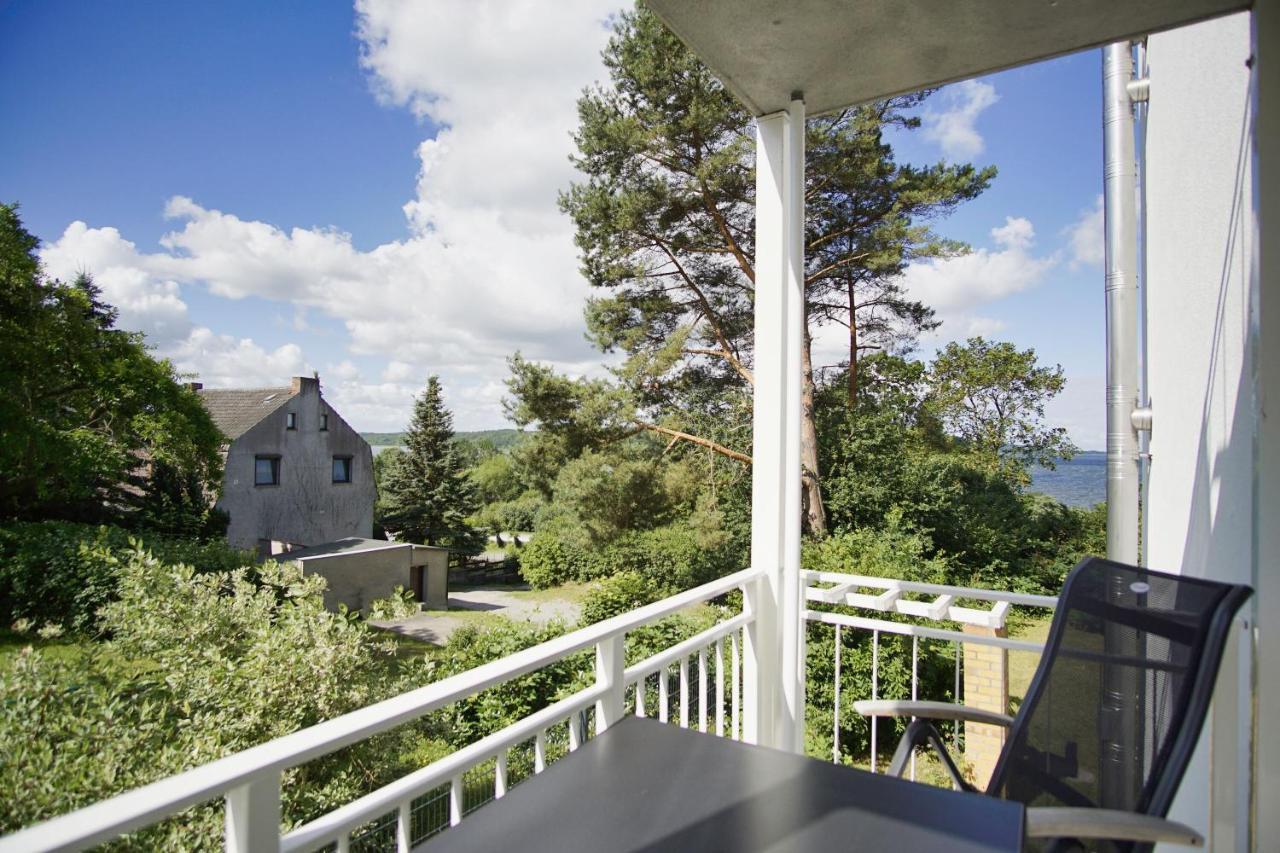Moderne Ferienwohnung Mit Balkon, Meerblick - Ferienresidenz Zwei Boddenfewo 1-2 Lietzow エクステリア 写真